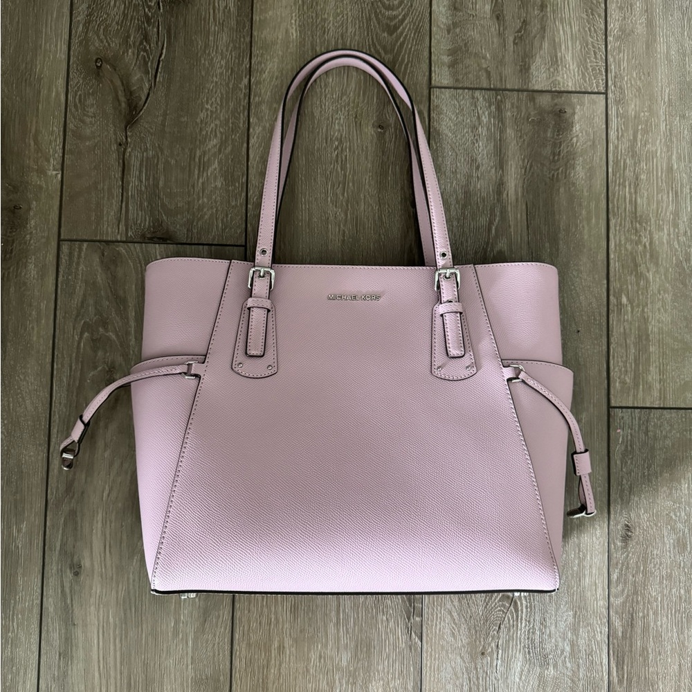 Michael Kors Voyager Tote